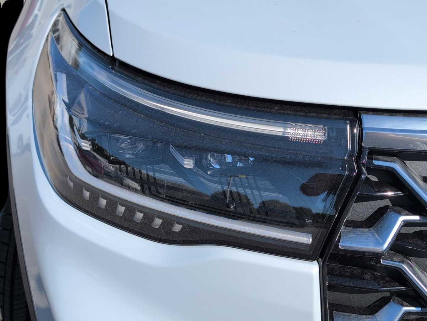 New 2025 Ford Explorer Platinum image 3