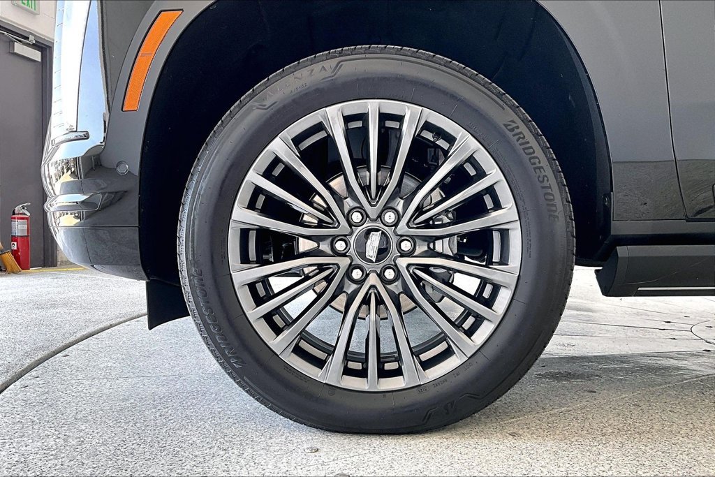 Used 2026 Cadillac Escalade Platinum Sport w/ LPO, Floor Liner Package AWD/4WD image 10