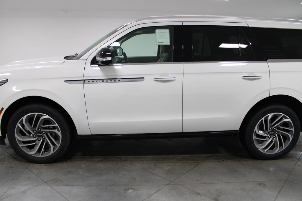 New 2026 Lincoln Navigator Reserve image 5