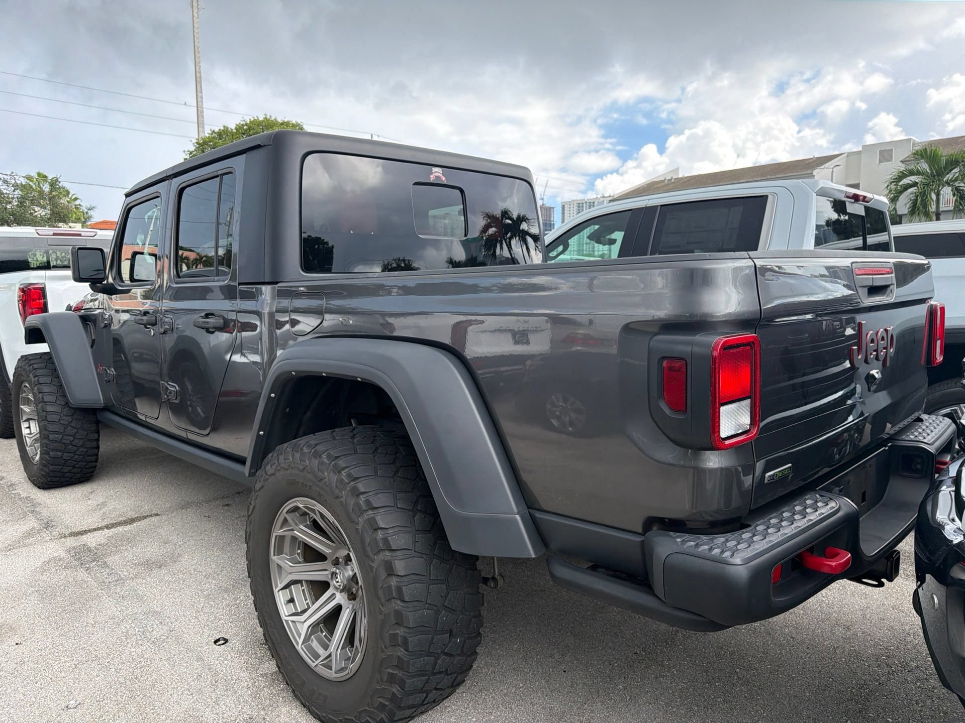 Used 2022 Jeep Gladiator Rubicon AWD/4WD image 2