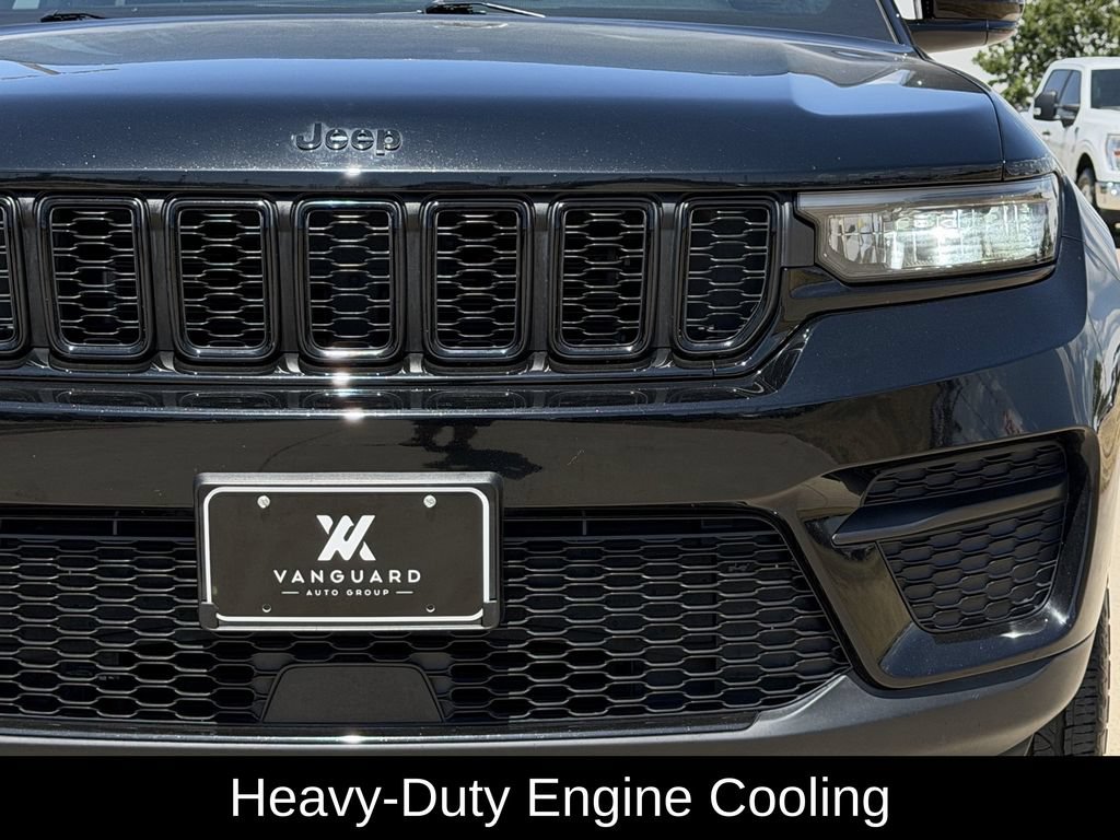 Used 2023 Jeep Grand Cherokee Altitude AWD/4WD image 4