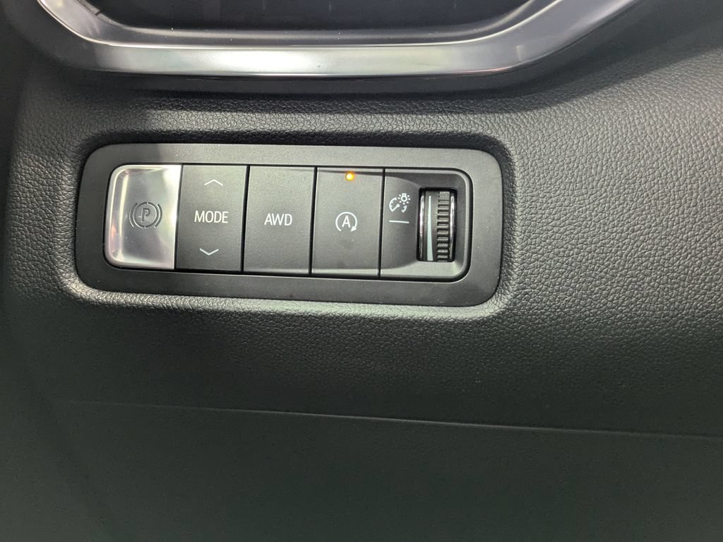 New 2026 GMC Acadia AT4 w/ LPO, Floor Liner Package AWD/4WD image 6