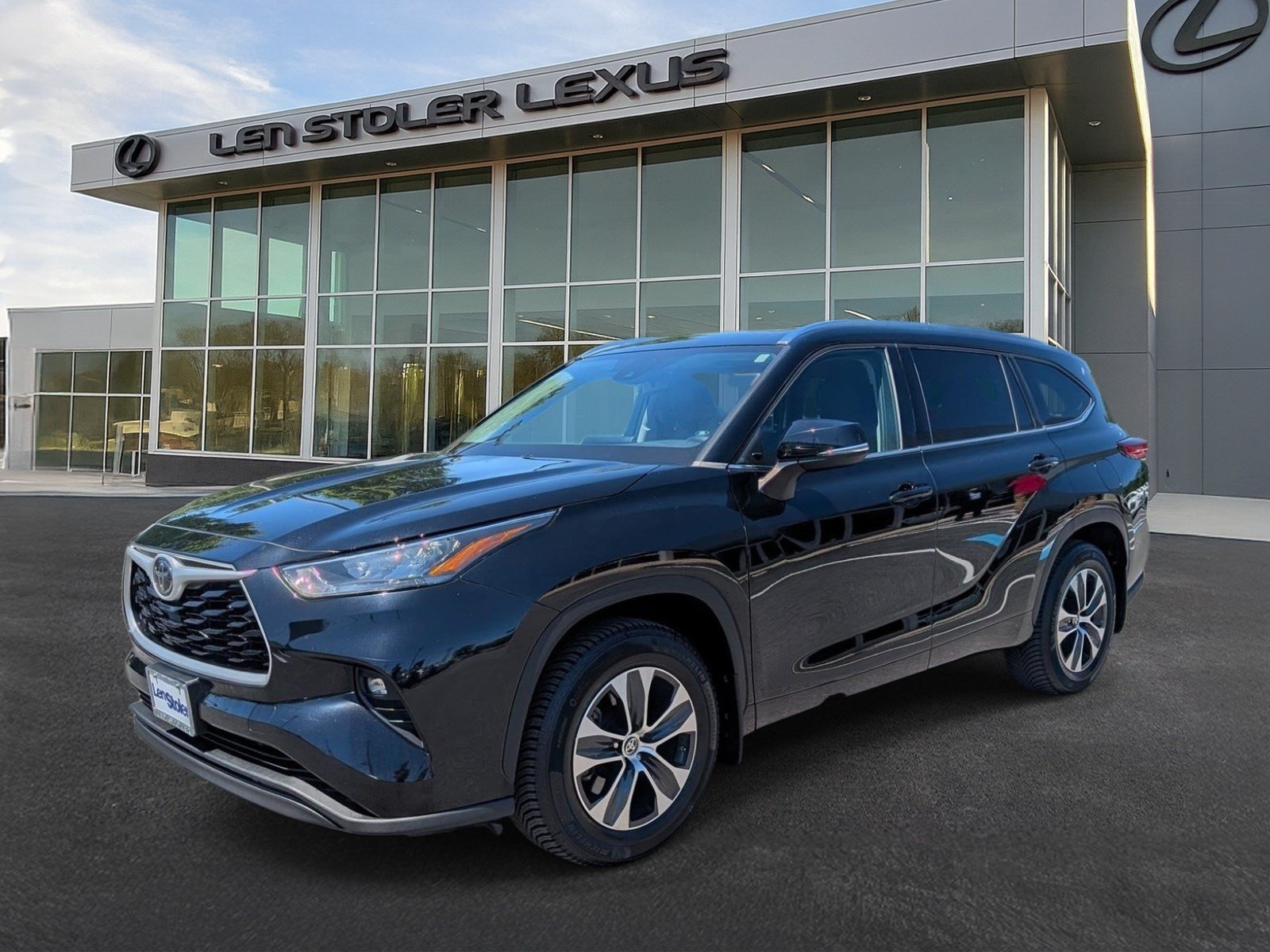 Used 2020 Toyota Highlander XLE AWD/4WD image 7