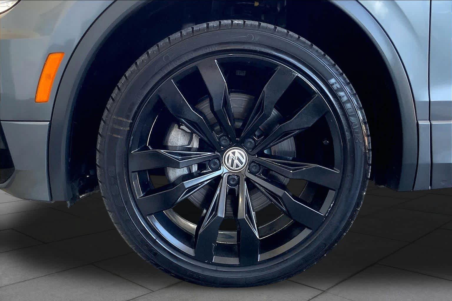 Used 2021 Volkswagen Tiguan SE R-Line AWD/4WD image 11