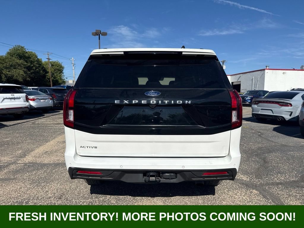 Used 2025 Ford Expedition Active AWD/4WD image 3
