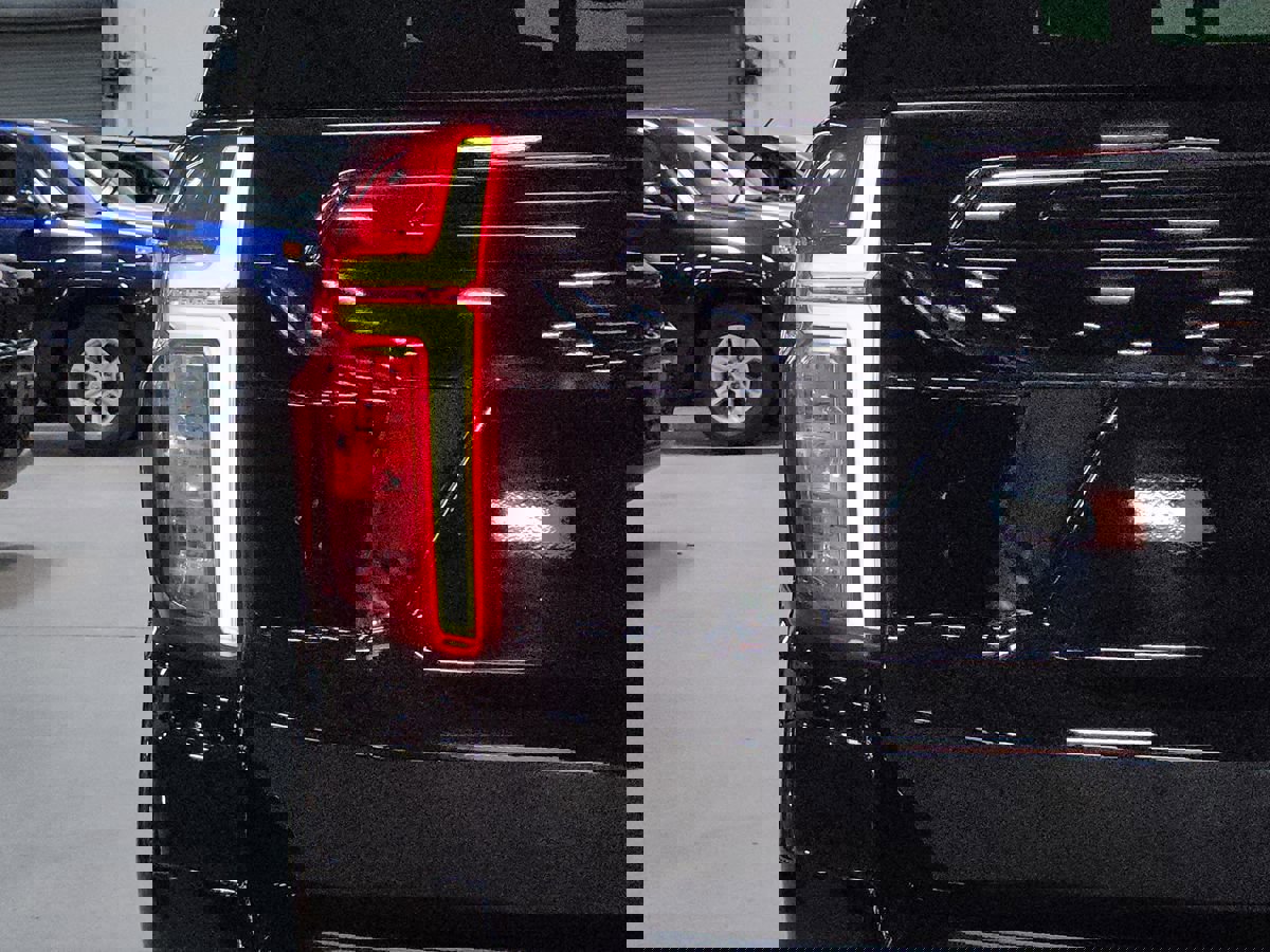 Used 2024 Chevrolet Tahoe Z71 w/ Luxury Package AWD/4WD image 20