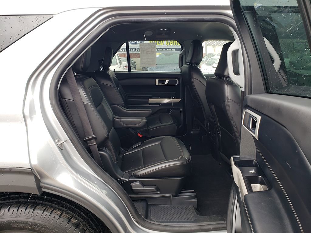 Certified 2022 Ford Explorer XLT w/ Equipment Group 202A image 17