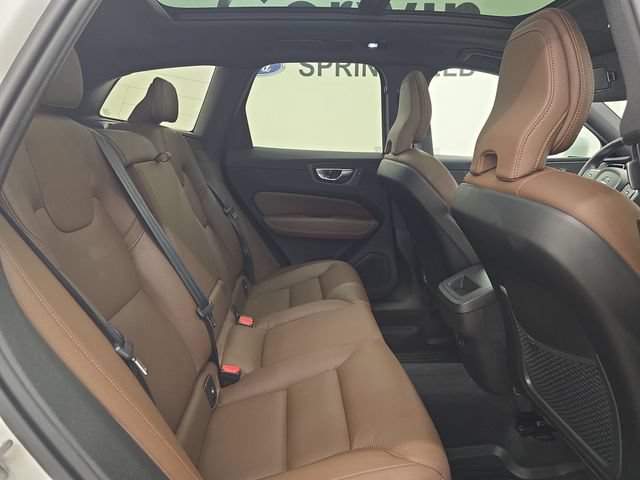 Used 2022 Volvo XC60 B5 Momentum AWD/4WD image 12