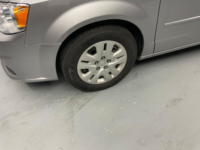 Used 2016 Dodge Grand Caravan SE w/ Quick Order Package 29E SE FWD image 4