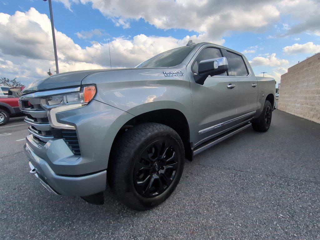 Used 2024 Chevrolet Silverado 1500 High Country w/ Technology Package AWD/4WD image 8