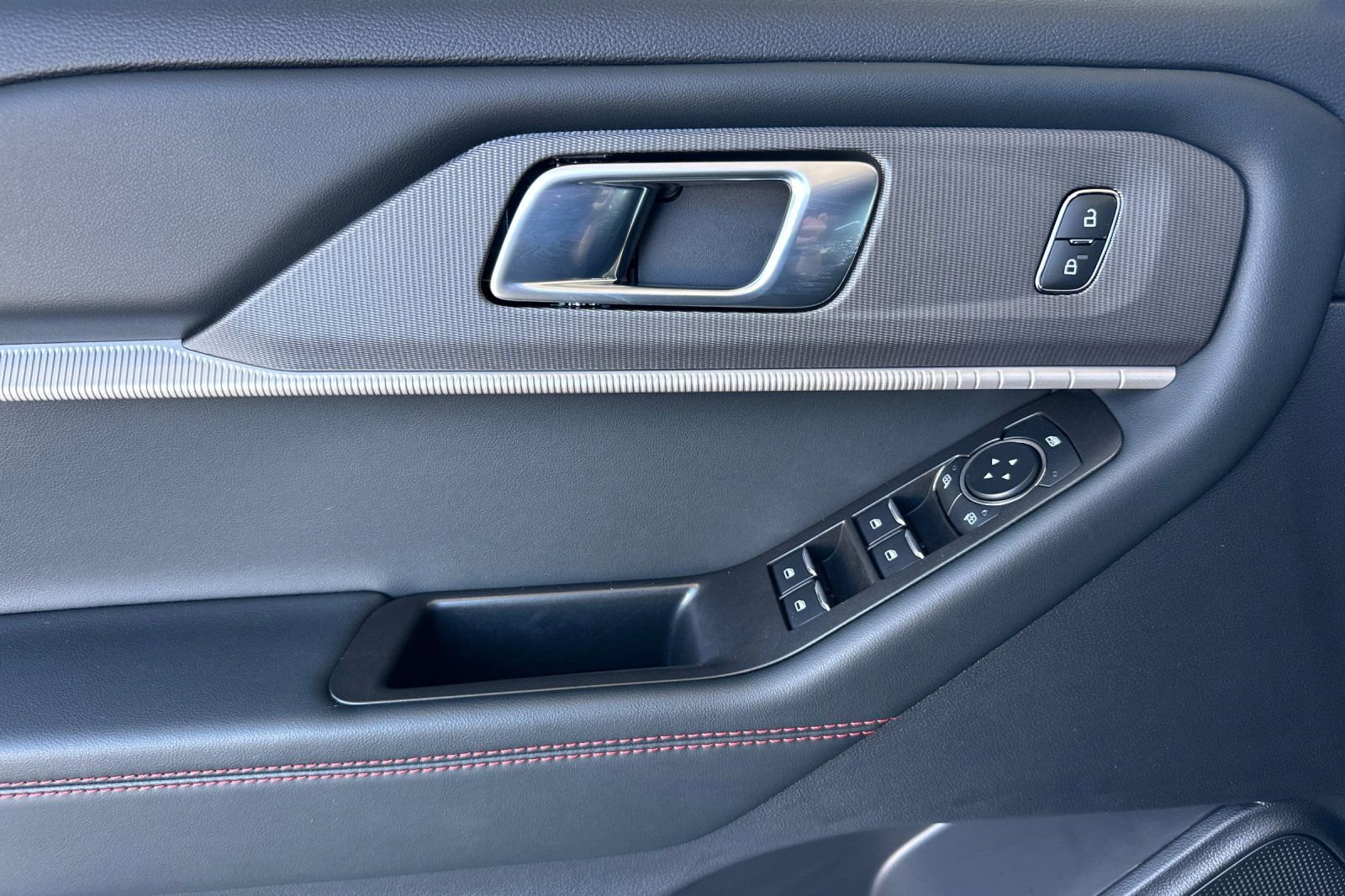 New 2025 Ford Explorer ST-Line image 10