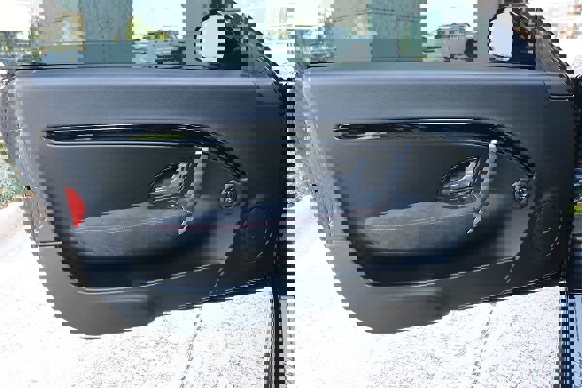 Used 2017 Maserati GranTurismo Sport image 34