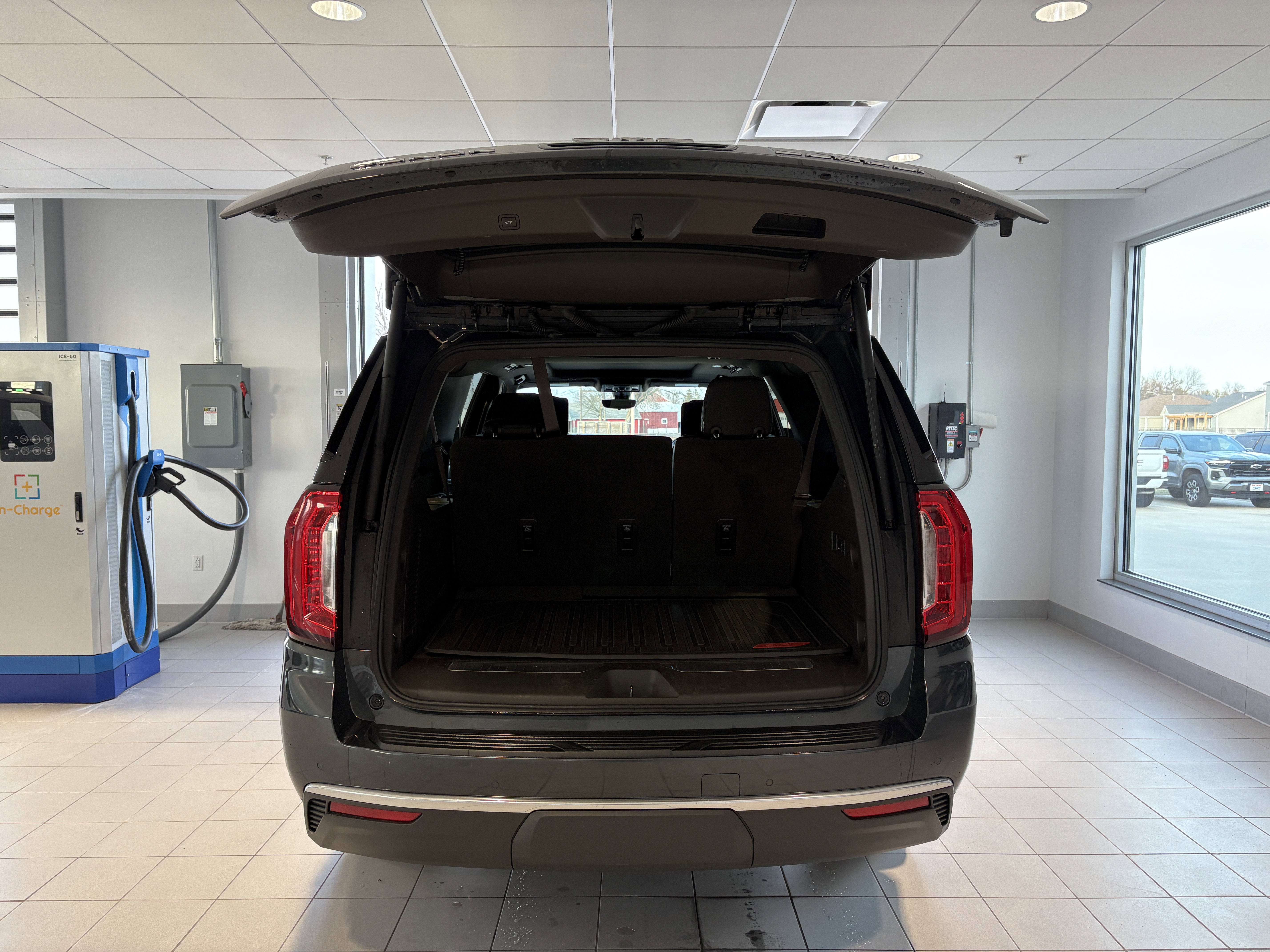 Used 2021 GMC Yukon XL Denali w/ Denali Ultimate Package image 6