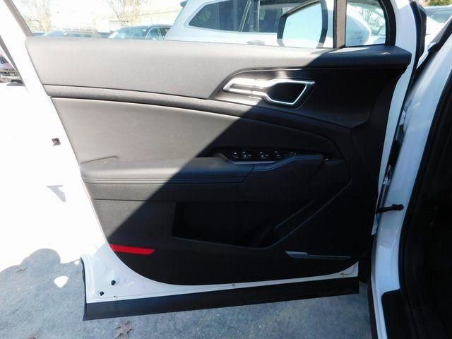 Used 2025 Kia Sportage EX image 14