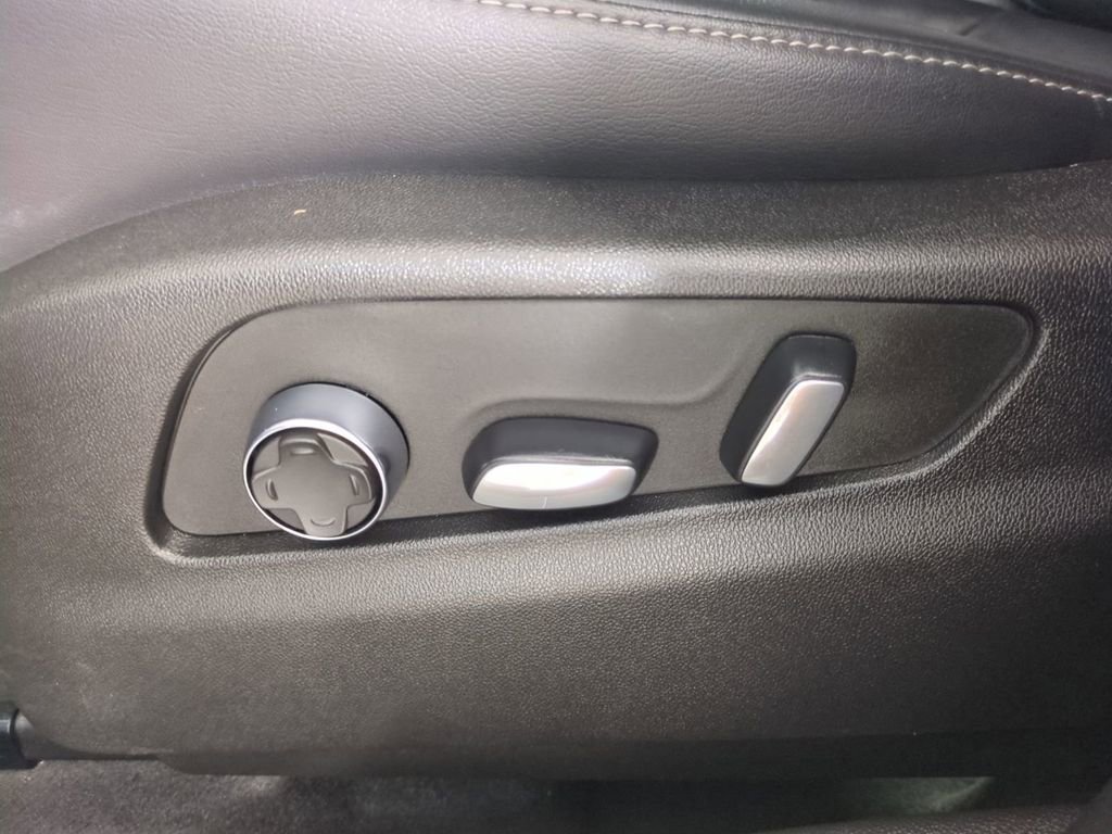 Used 2024 Cadillac XT4 Premium Luxury w/ Technology Package image 23