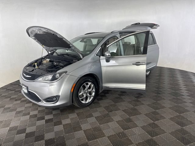 Used 2018 Chrysler Pacifica Limited FWD image 12