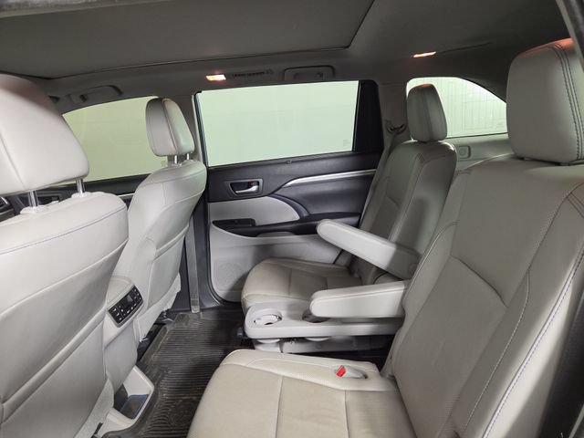 Used 2018 Toyota Highlander Limited Platinum AWD/4WD image 15