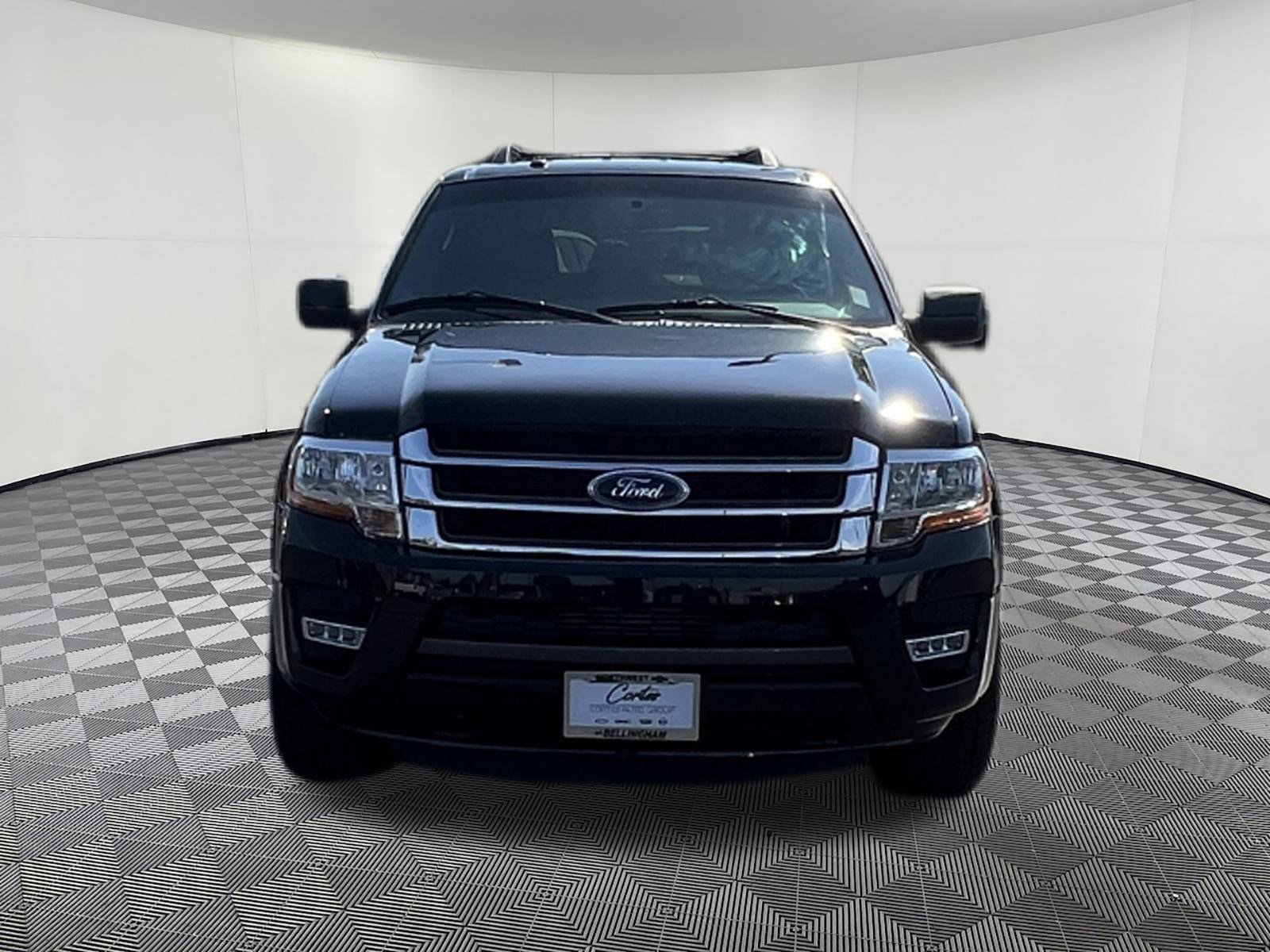 Used 2015 Ford Expedition XLT image 2