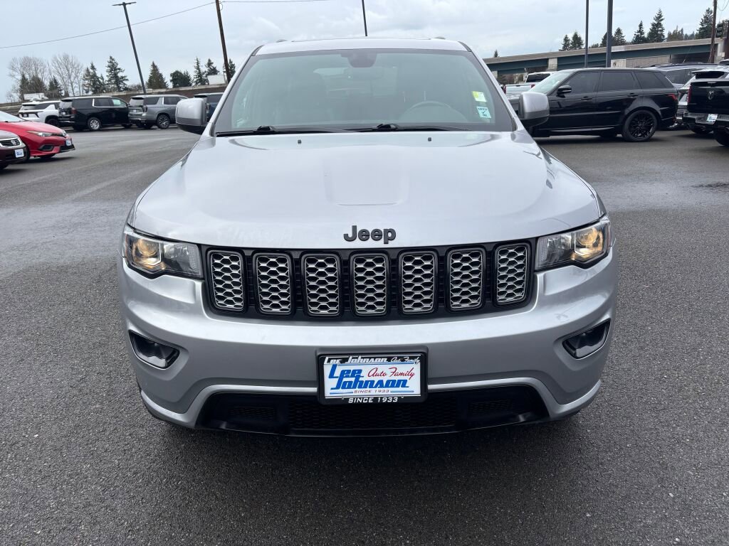 Used 2020 Jeep Grand Cherokee Altitude image 2