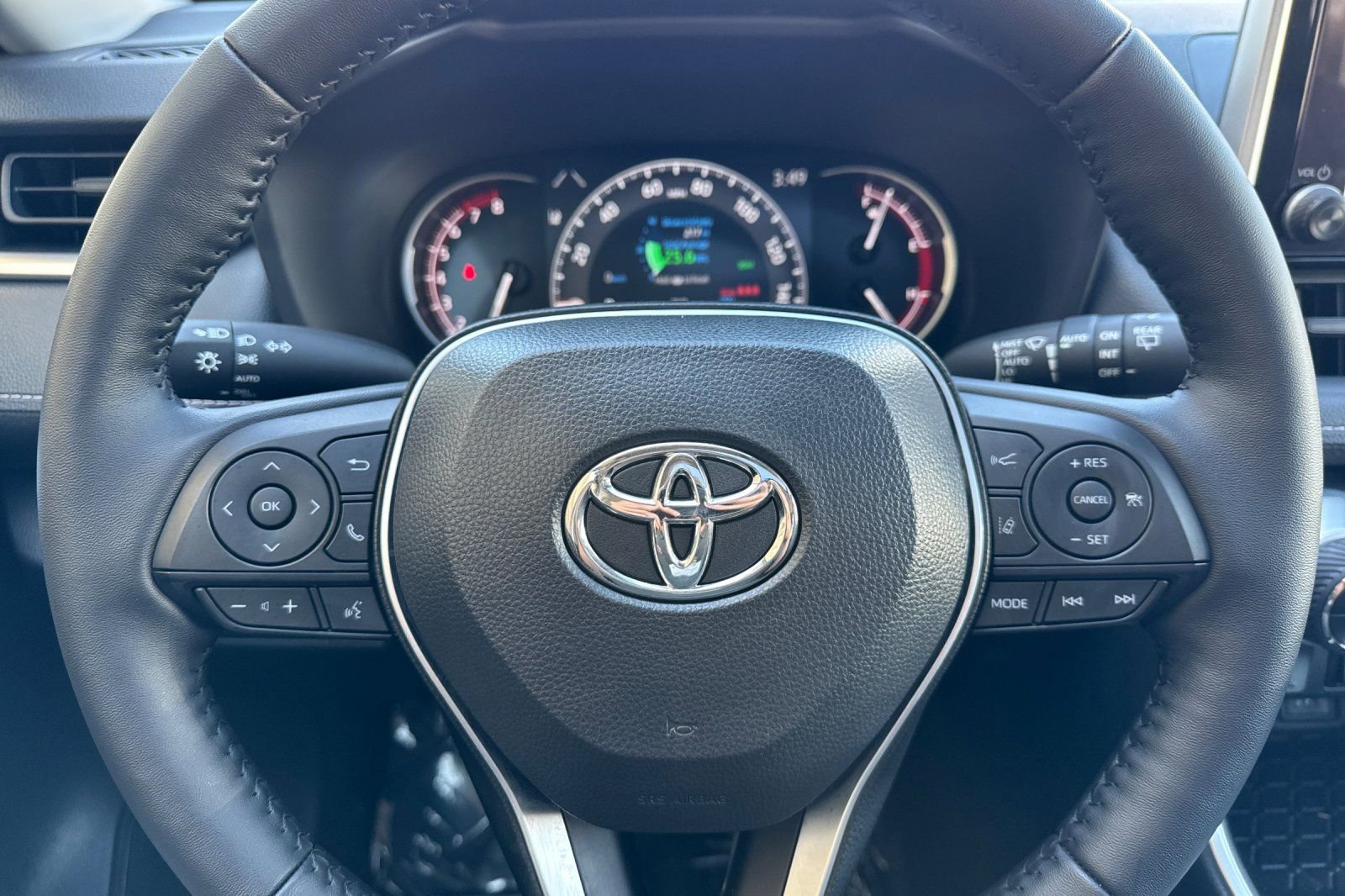 Used 2025 Toyota RAV4 XLE w/ Convenience Package AWD/4WD image 24
