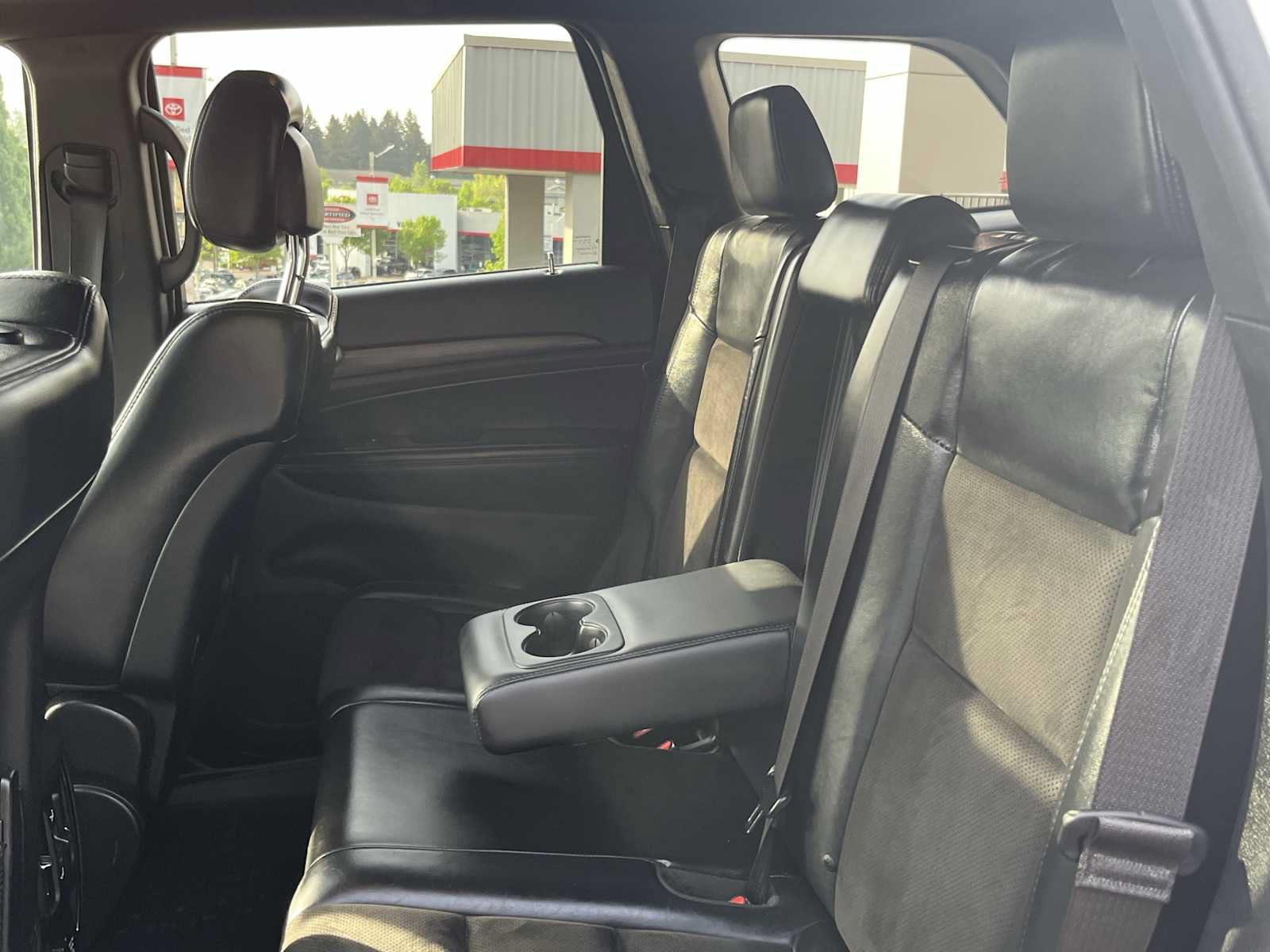 Used 2019 Jeep Grand Cherokee Altitude AWD/4WD image 13