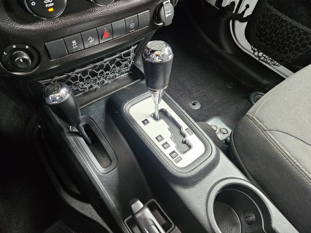 Used 2017 Jeep Wrangler Unlimited Sahara AWD/4WD image 25