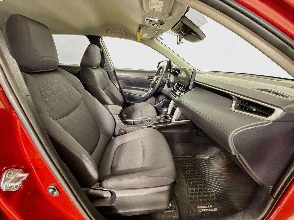 Used 2024 Toyota Corolla Cross LE AWD/4WD image 30
