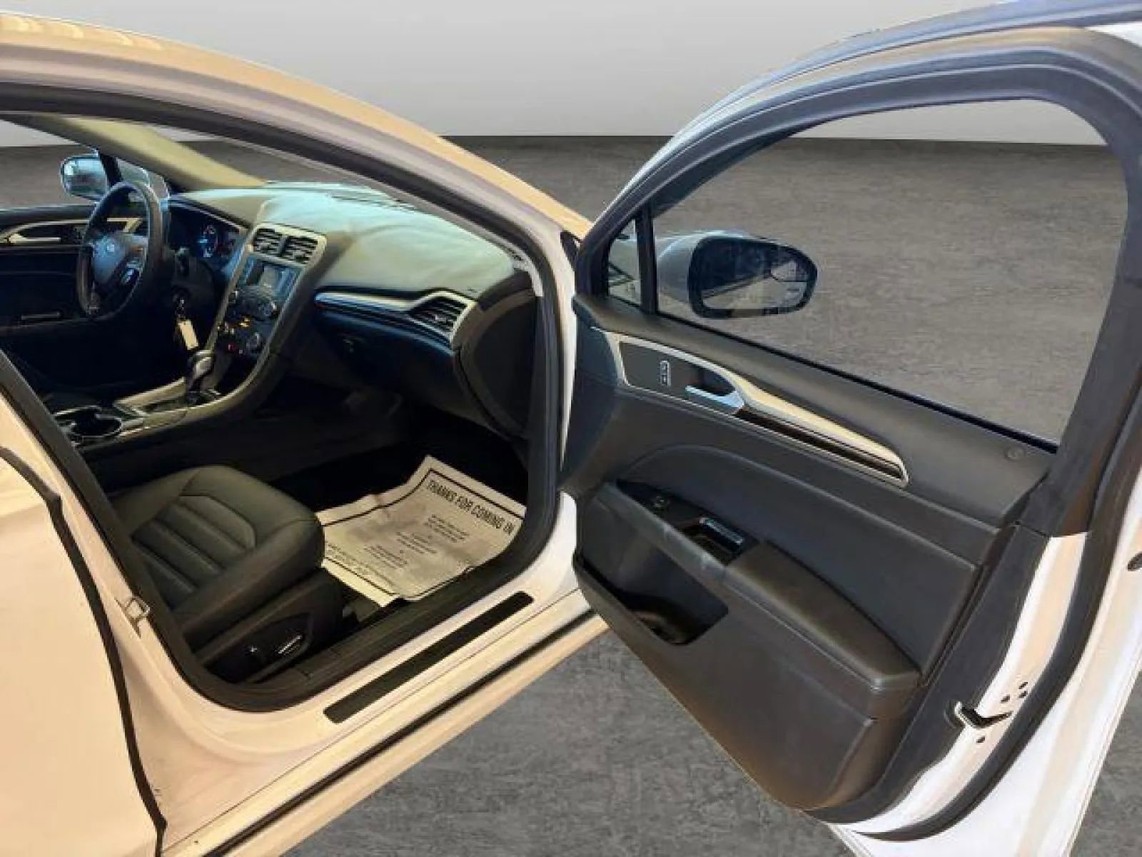 Used 2016 Ford Fusion SE w/ Equipment Group 202A image 15