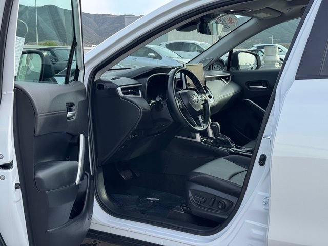 Used 2025 Toyota Corolla Cross XLE w/ Convenience Package FWD image 9