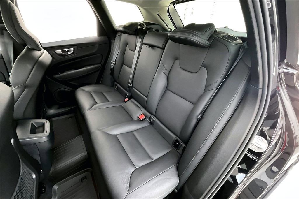 Used 2025 Volvo XC60 B5 Plus w/ Protection Package Premier image 32