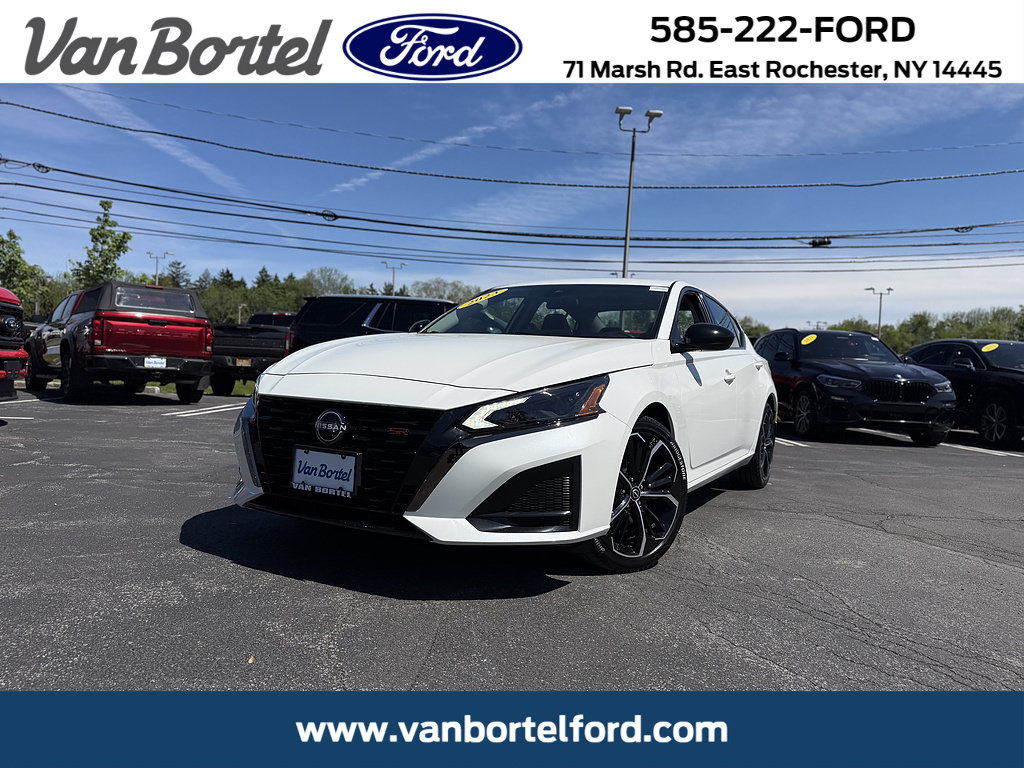 Used 2023 Nissan Altima 2.5 SR w/ SR Premium Package AWD/4WD image 1