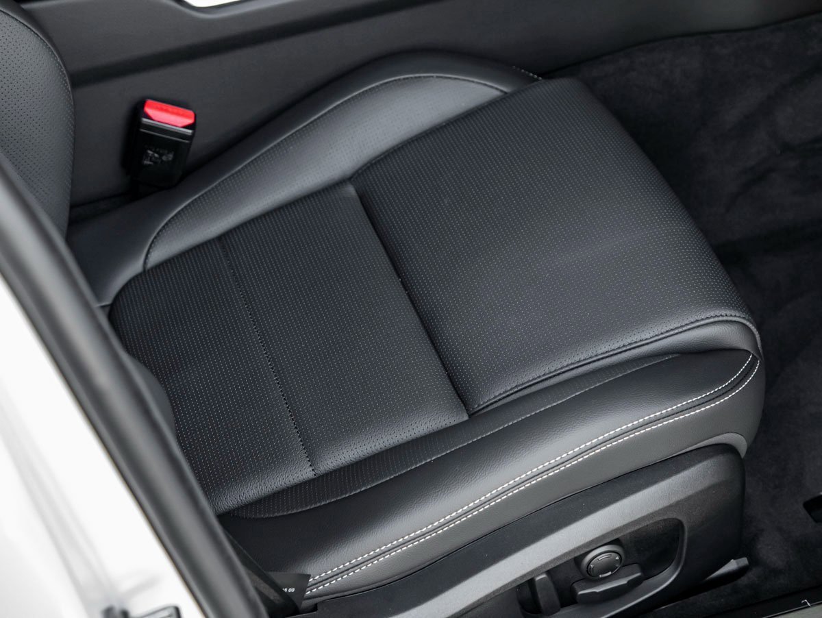 New 2024 Jaguar XF R-Dynamic SE image 27