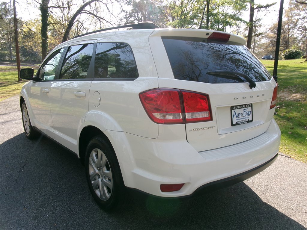 Used 2019 Dodge Journey SE w/ Connectivity Group FWD image 7