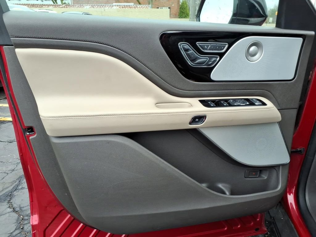 Certified 2020 Lincoln Aviator Reserve w/ Equipment Group 202A image 16
