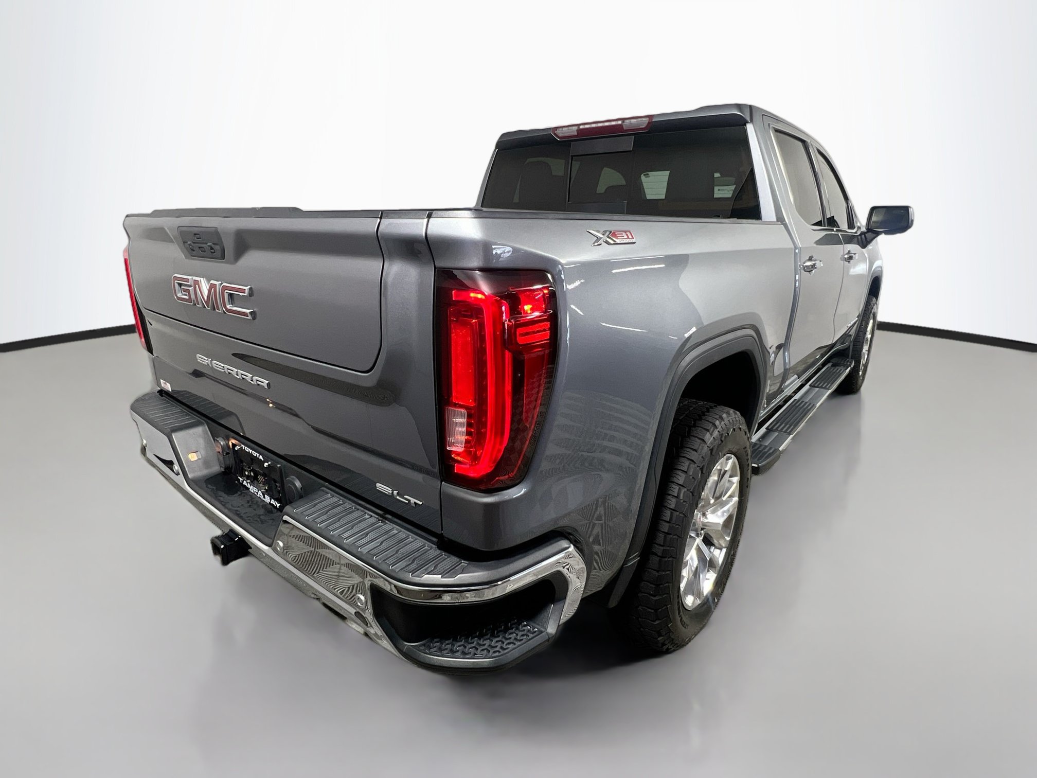 Used 2022 GMC Sierra 1500 SLT w/ SLT Premium Plus Package AWD/4WD image 4