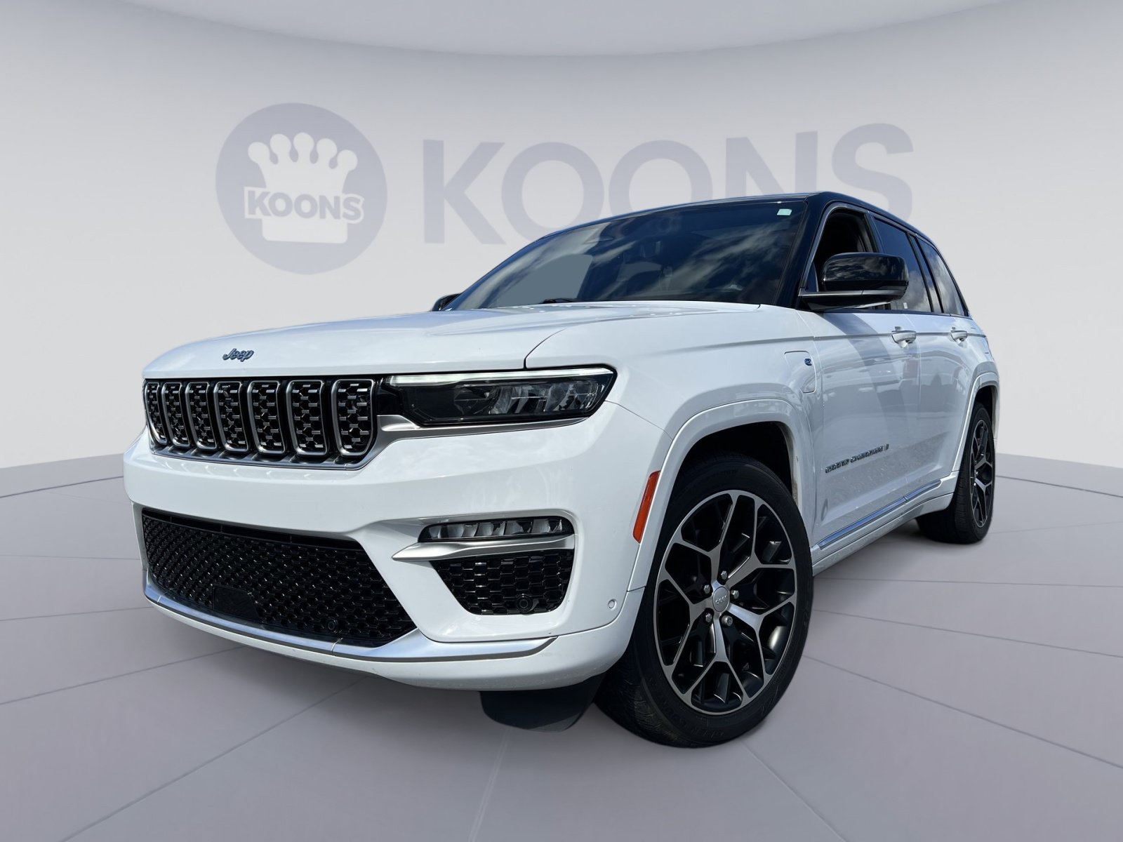 Used 2023 Jeep Grand Cherokee Summit AWD/4WD image 1