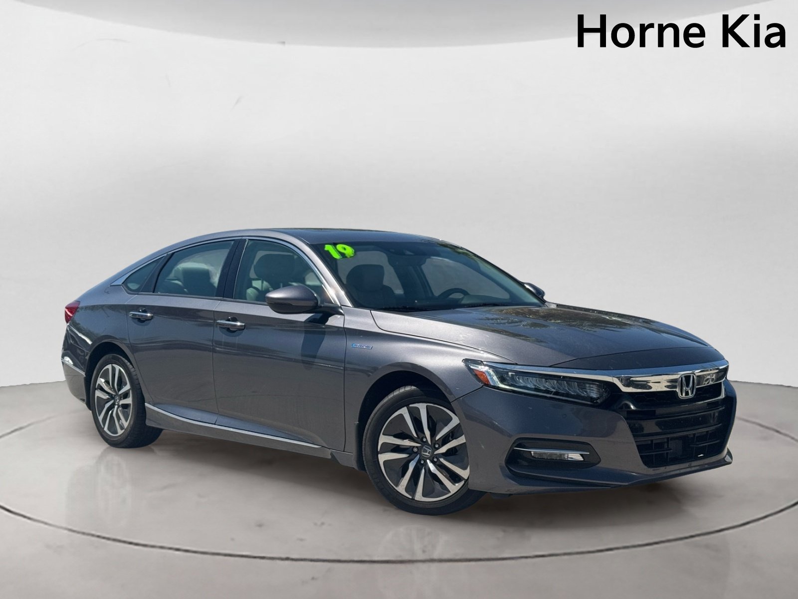 Used 2019 Honda Accord Touring image 2