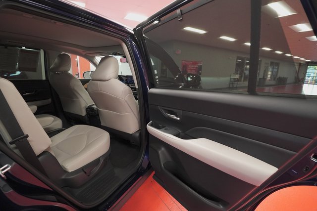 Used 2024 Toyota Grand Highlander Platinum image 27