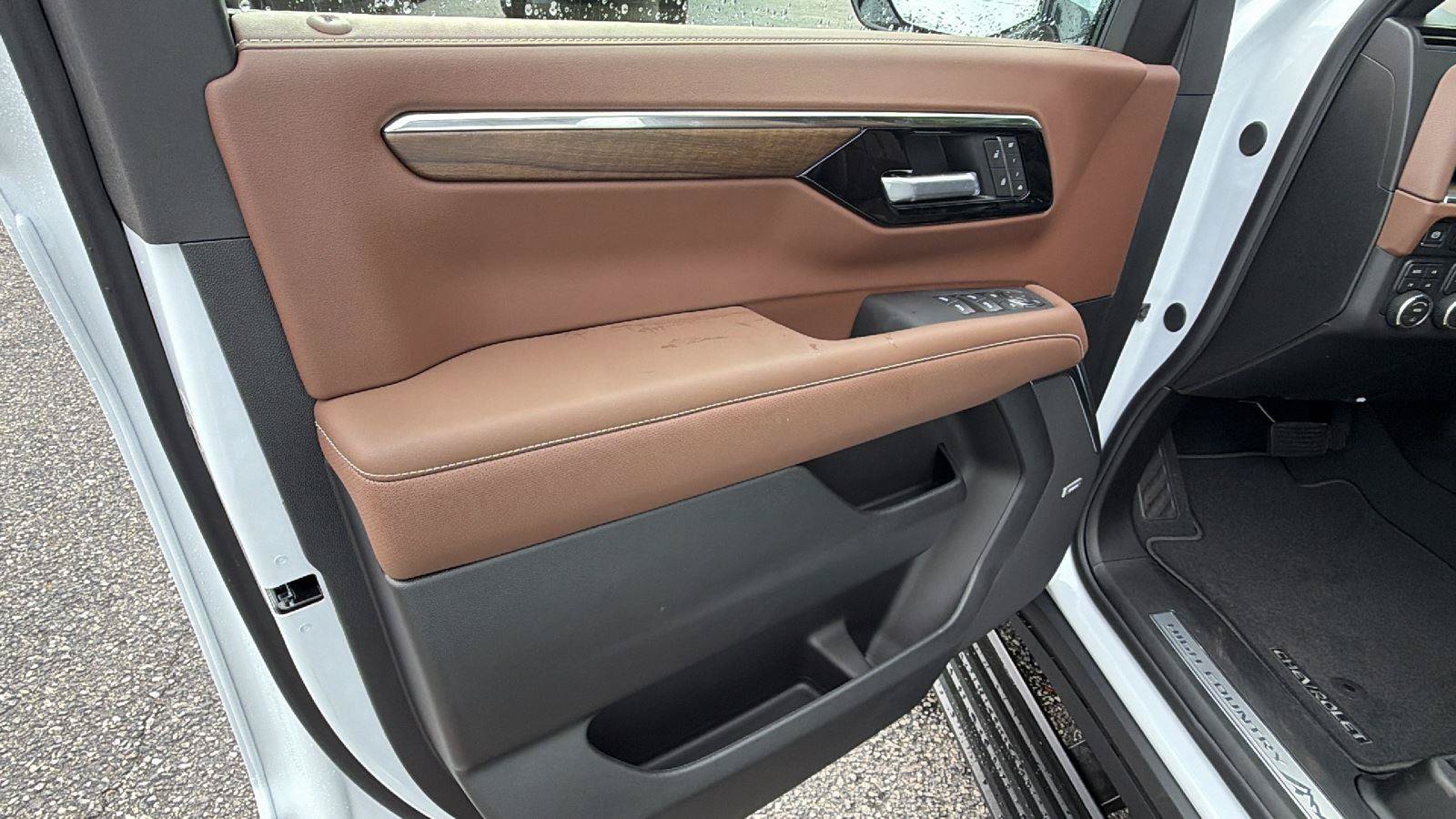 New 2026 Chevrolet Suburban High Country AWD/4WD image 14