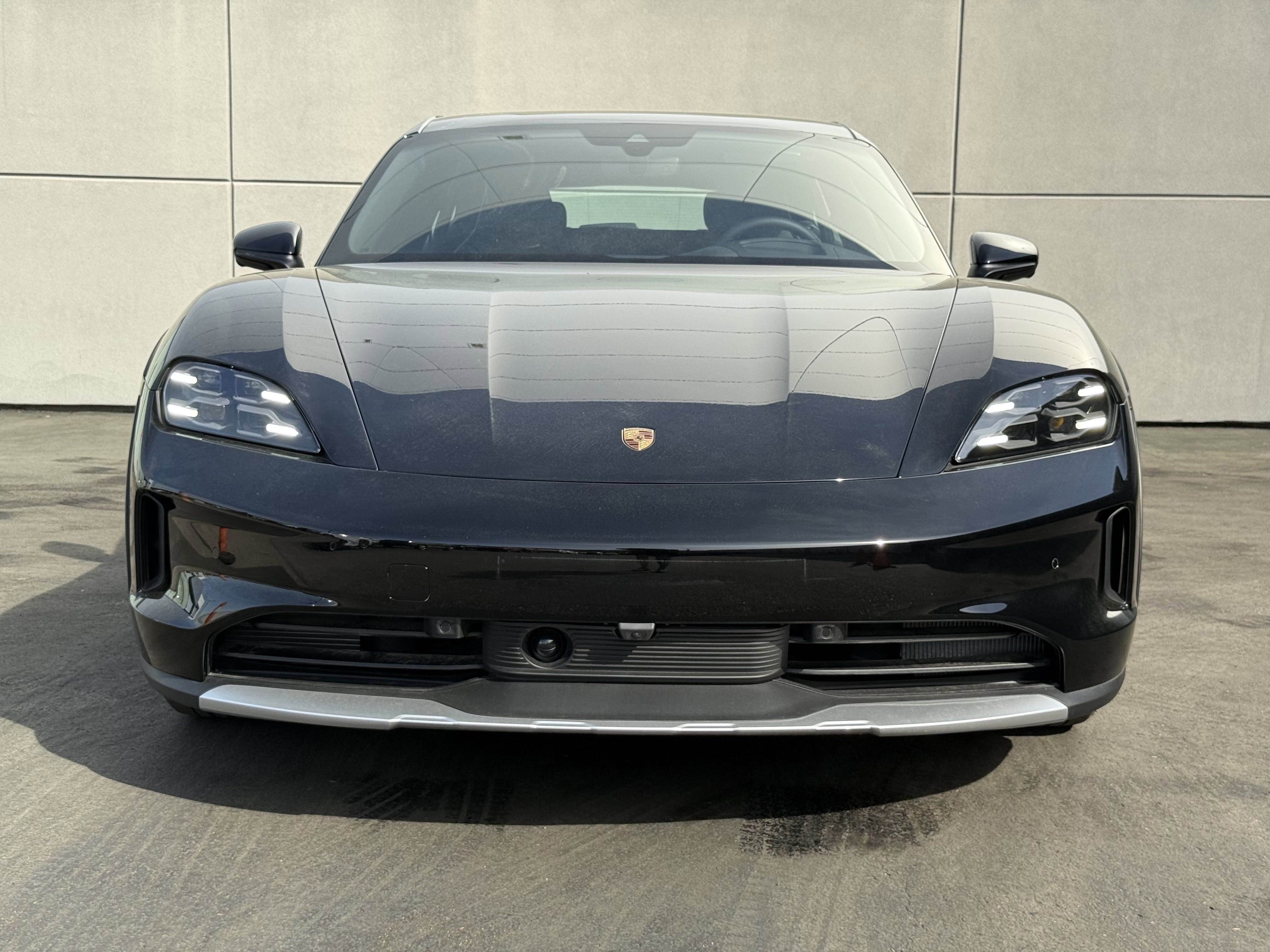 Used 2025 Porsche Taycan 4 Cross Turismo image 10