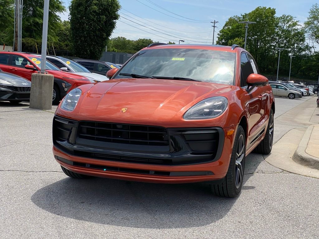 Used 2022 Porsche Macan AWD/4WD image 3