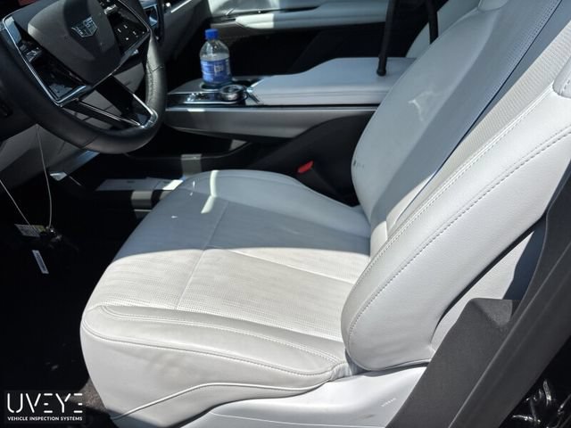 Used 2024 Cadillac Lyriq Luxury AWD/4WD image 3