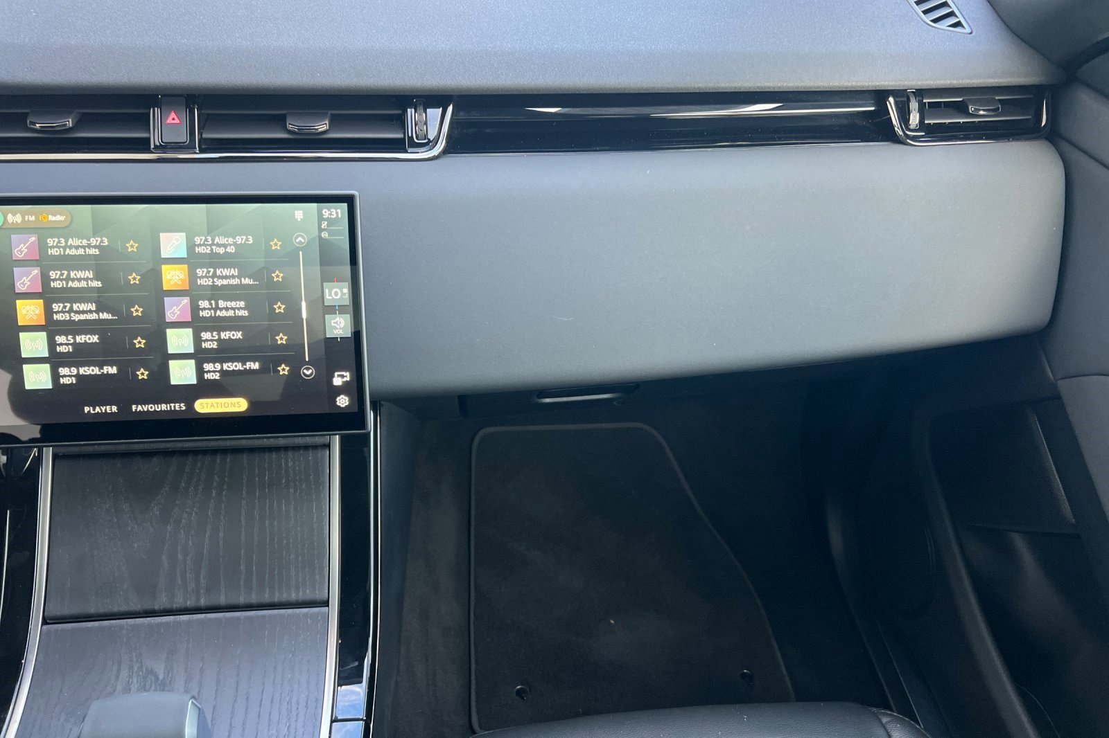 Used 2024 Land Rover Range Rover Evoque Dynamic SE image 19