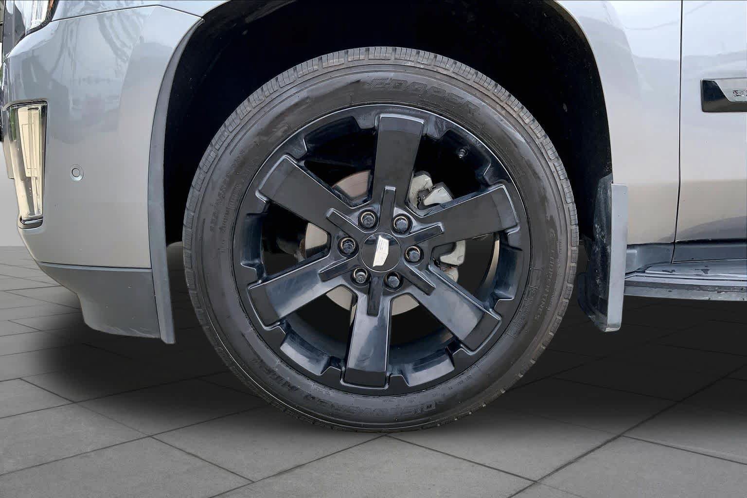 Used 2019 Cadillac Escalade Luxury AWD/4WD image 10