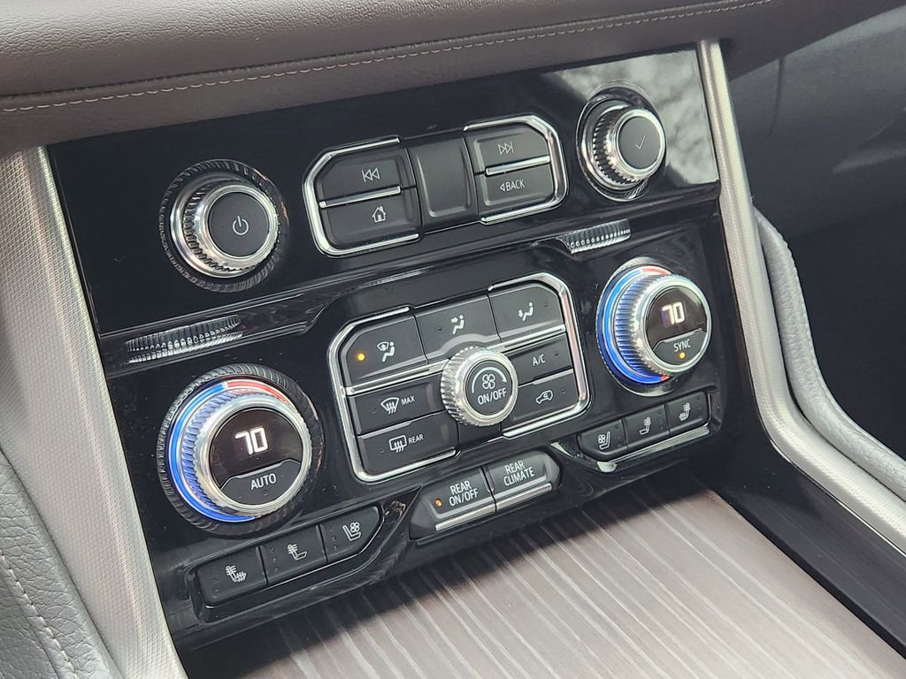 Used 2021 GMC Yukon Denali w/ Advanced Technology Package image 9