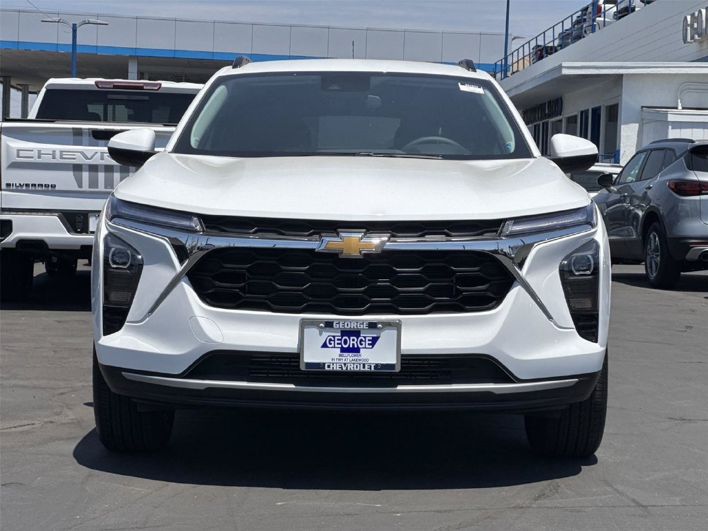 New 2026 Chevrolet Trax LT FWD image 2