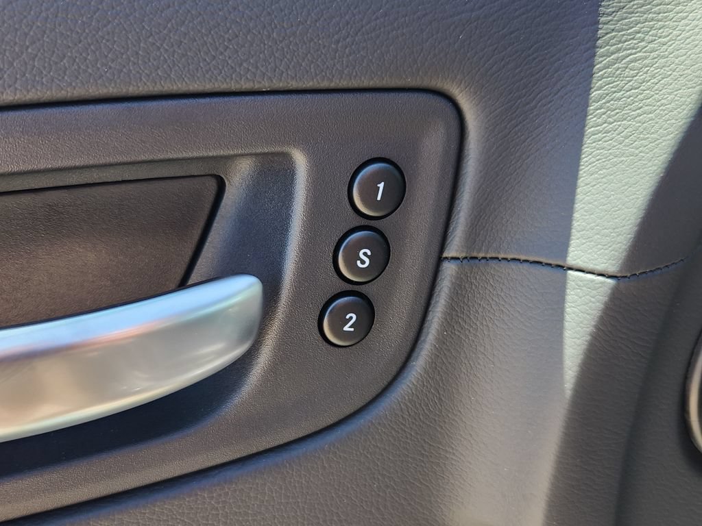 Used 2023 Chrysler 300 C RWD image 29