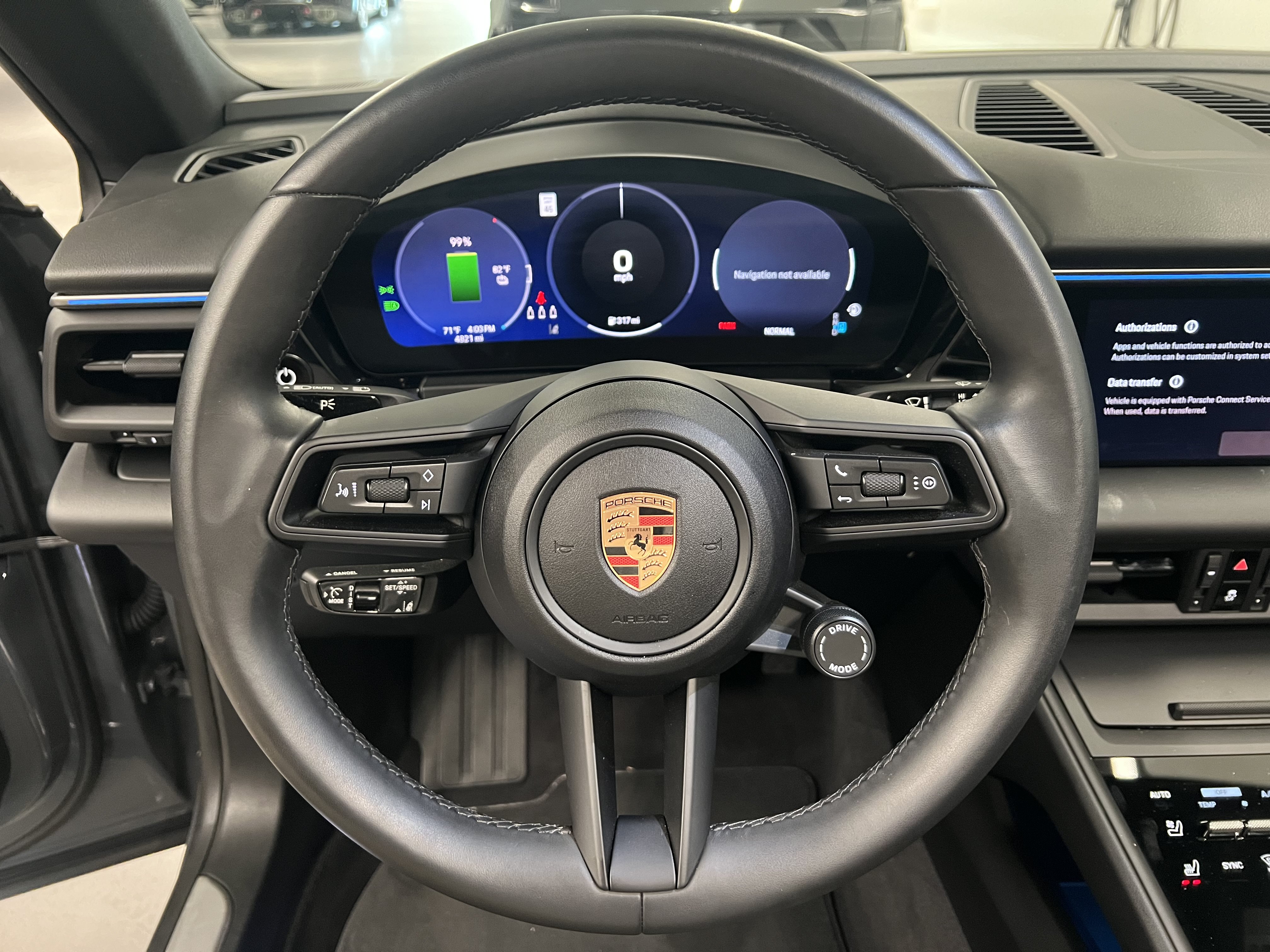 Used 2025 Porsche Macan Electric RWD image 25