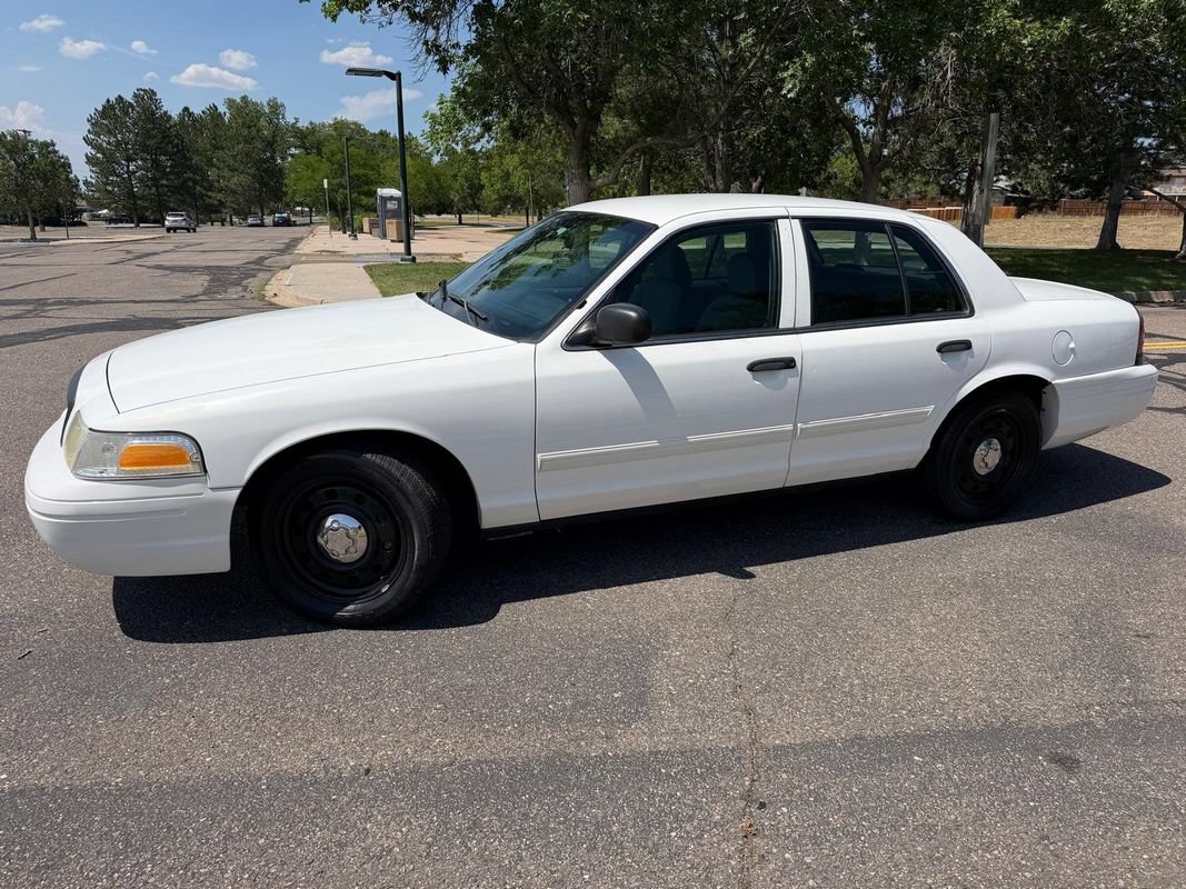 Used 2010 Ford Crown Victoria Police Interceptor RWD image 3