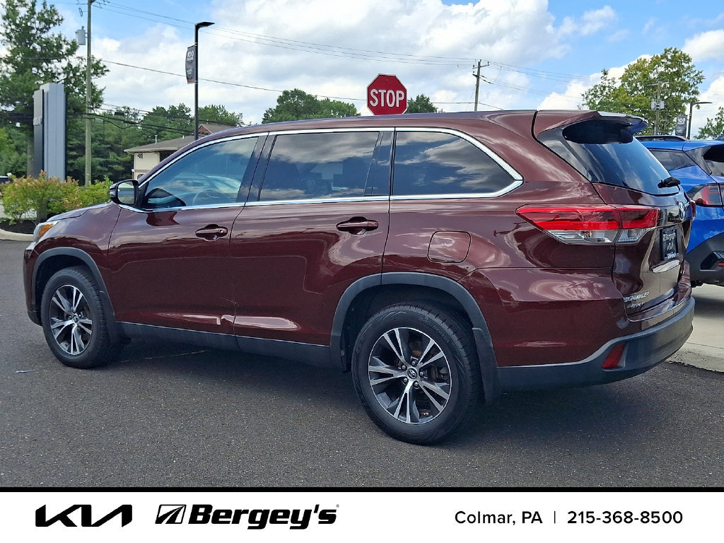 Used 2019 Toyota Highlander LE AWD/4WD image 8